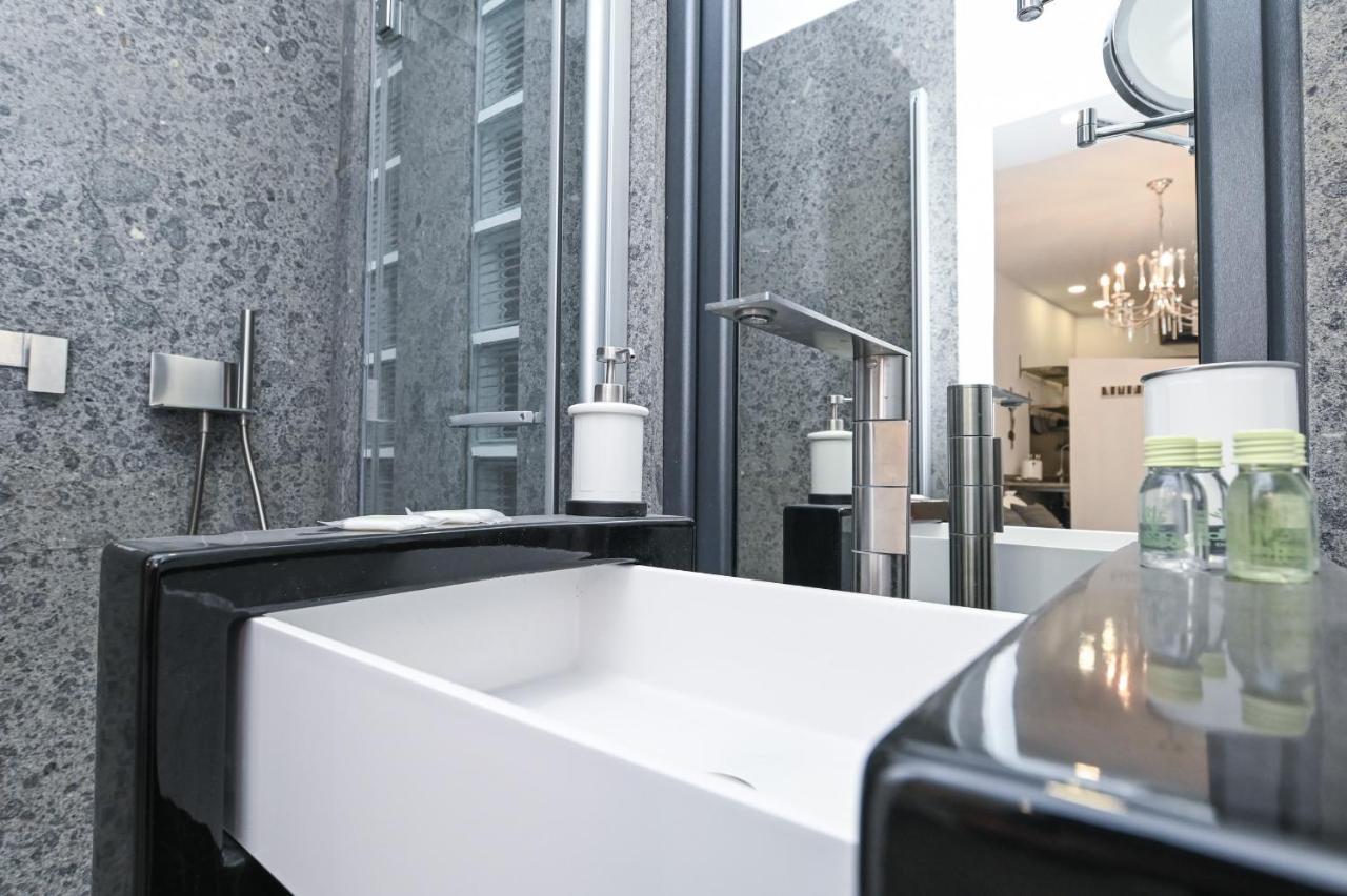 The Essential Trastevere Design Studio Rom Exterior foto